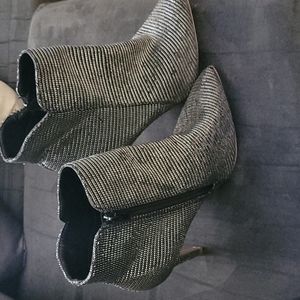 Qupid Booties Size 8 Grey